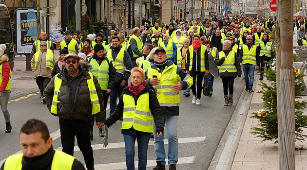 Yellow Vest Protesters in France =/= Tea Party Activists in America