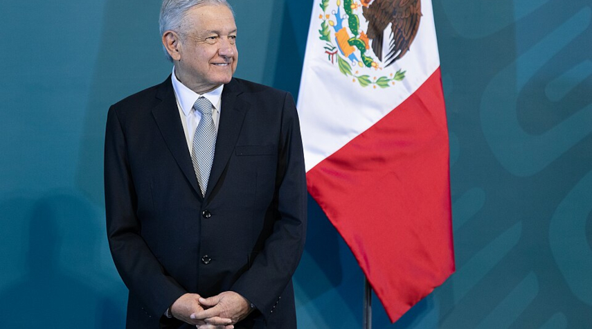 El Irresponsable Presidente Populista de México Propone un Regalo Electoral en Año de Elecciones